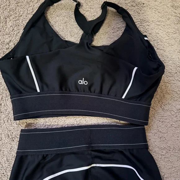ALO yoga Airlift Suit Up Bra - Picture 2 of 2